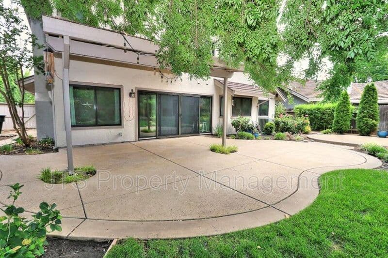Gold River House: 2173 Roaring Camp Drive