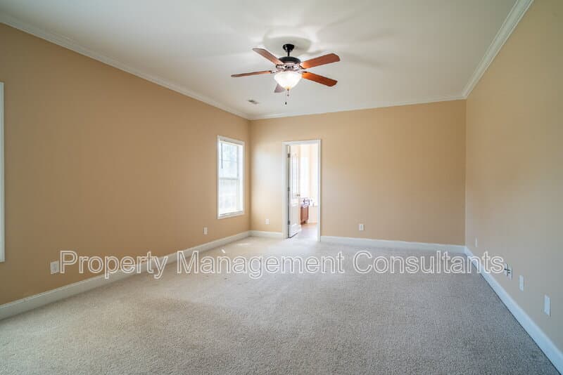 Madison House: 178 Sarah Jane Dr