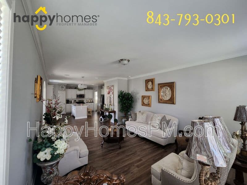 Summerville House: 123 Rouen Lane
