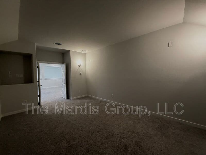 Waxahachie House: 588 Moonrise St