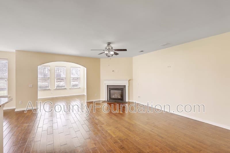 Summerville House: 431 Flat Rock Ln
