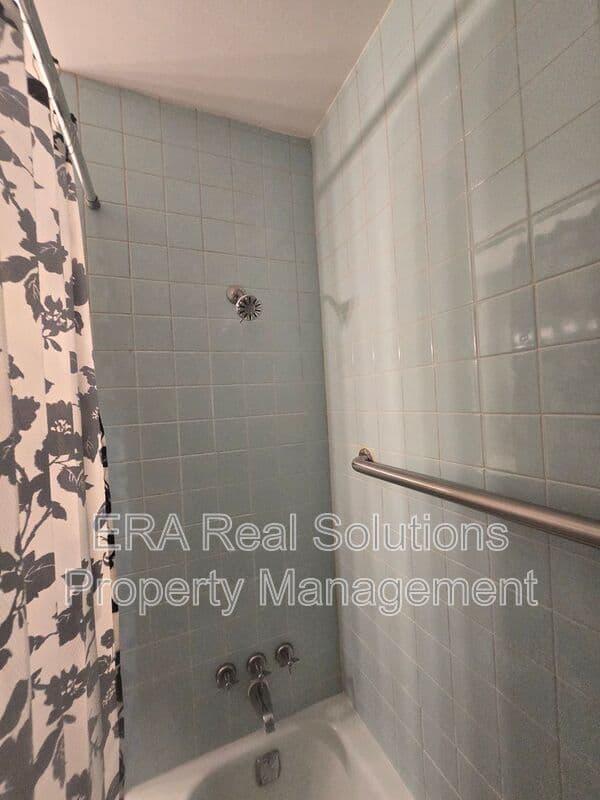Columbus Condo: 2357 D S. WoodBrook Cr