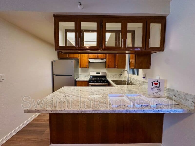 Hawthorne Condo: 14323 Cerise Avenue