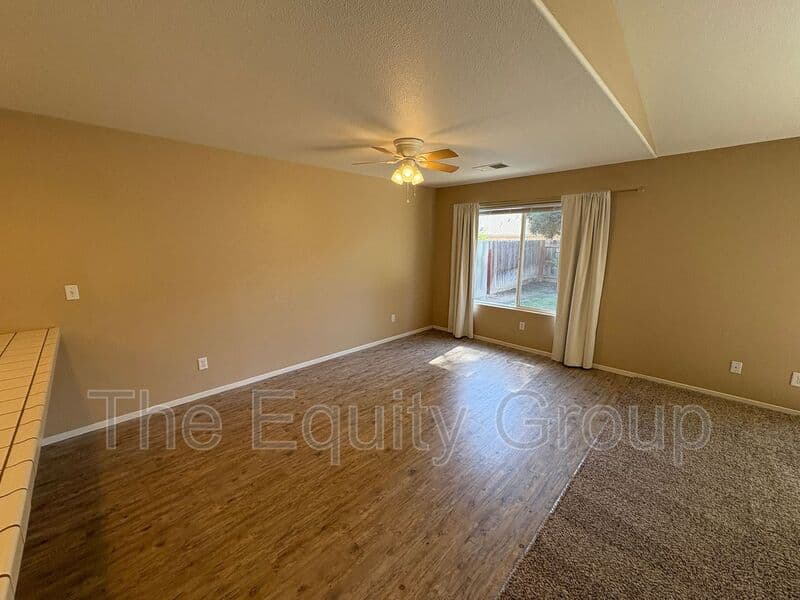 Visalia House: 2967 West Jerome Ave