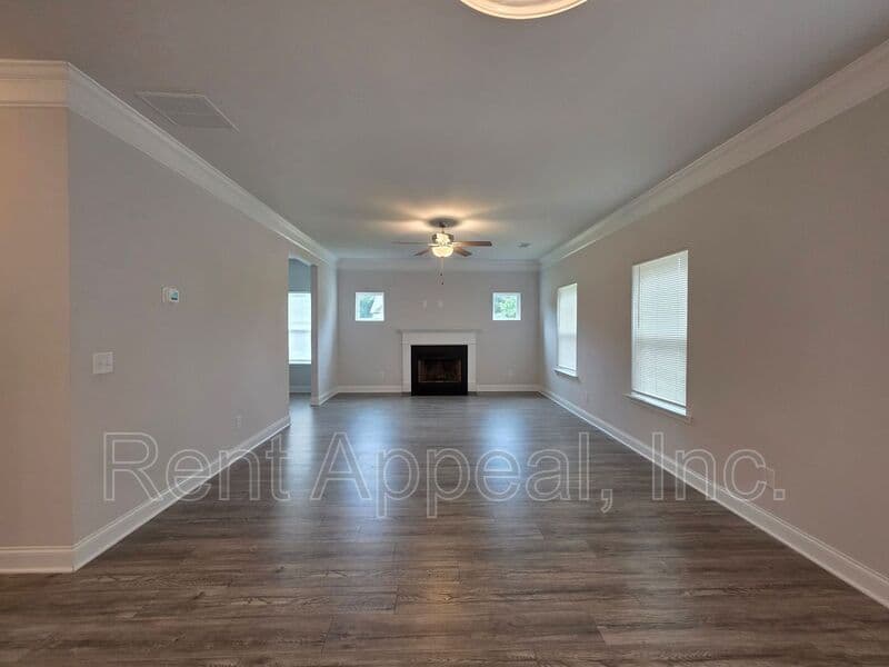 Hoschton House: 970 Laurel Cove Dr