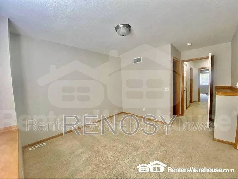 Ankeny House: 1143 ne 8th lane