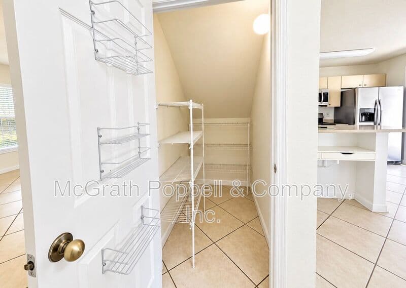 VALRICO House: 516 CAPE COD CIR