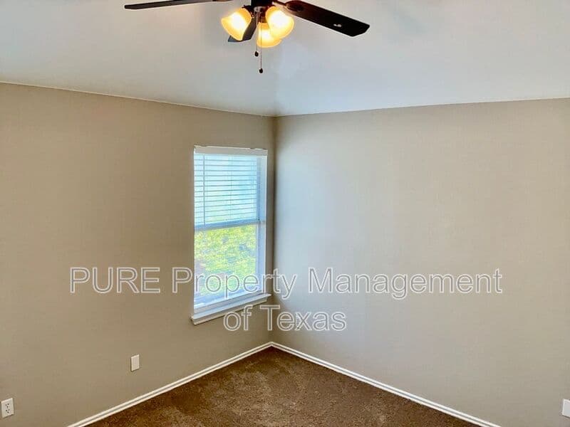 Round Rock House: 1594 Parkfield Circle