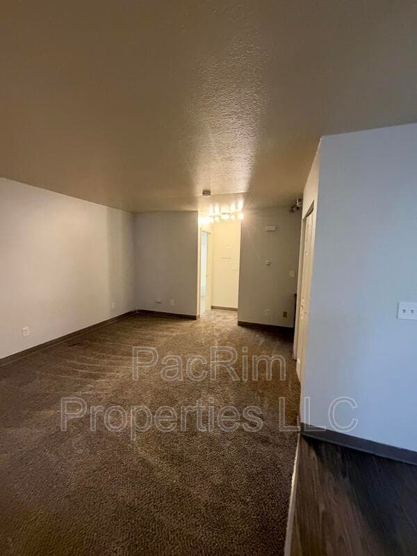 Anchorage House: 3230 Boniface Parkway #13