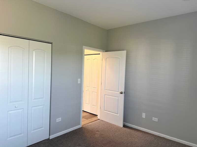 East Dundee Condo: 809 E Main St