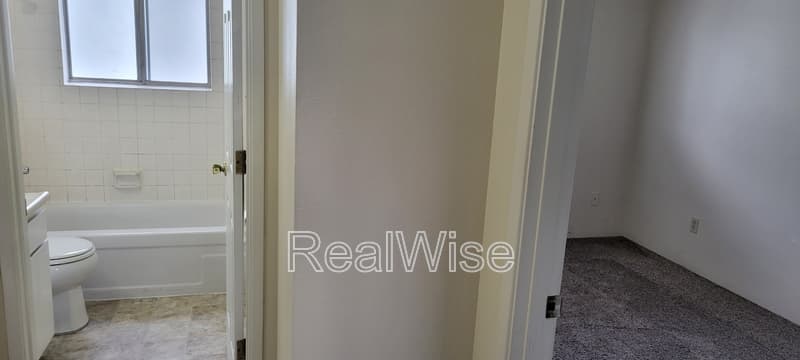 Grants Pass Townhome: 1112 SW 5th St