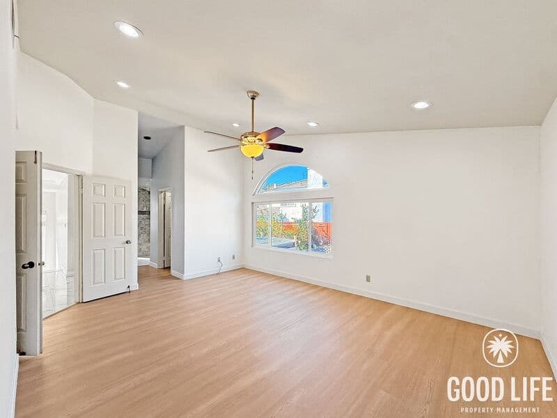 Escondido House: 1900 Angeles Gln