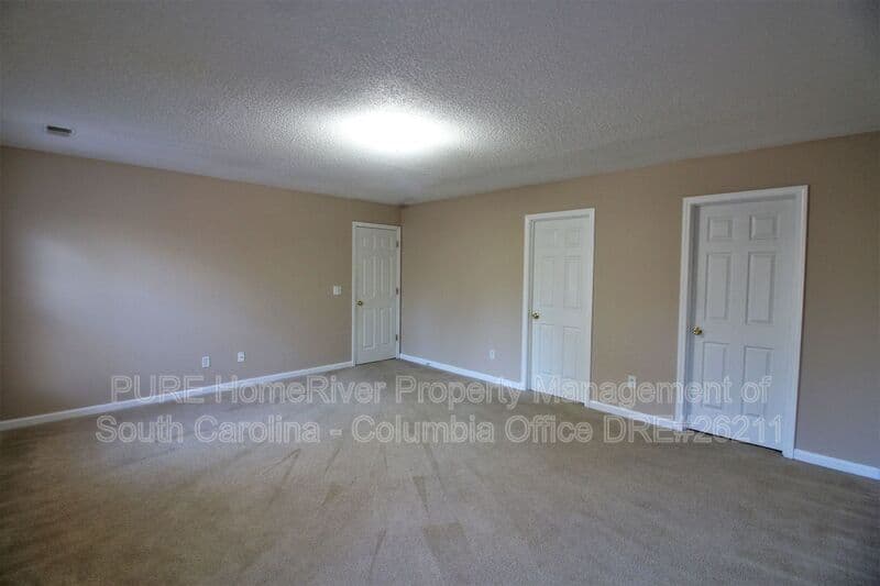 Columbia House: 581 Heron Glen Dr