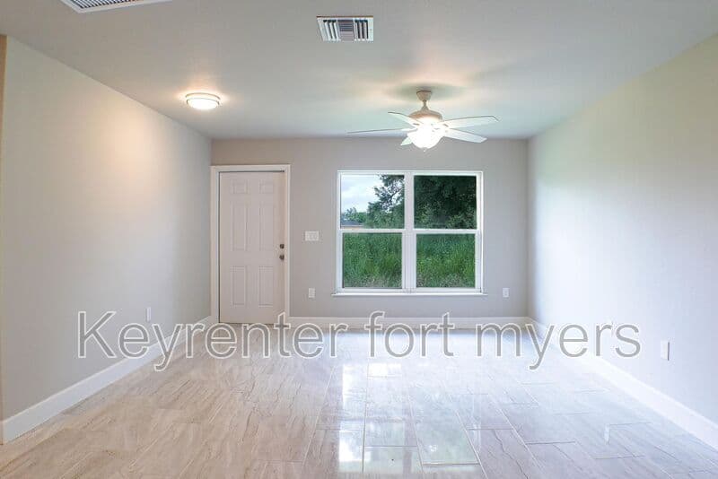 Fort Myers House: 1787 Maryland Ave