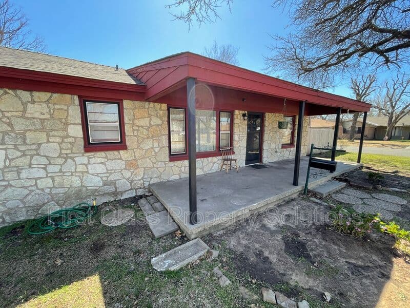 Bethany House: 6618 NW 31st St