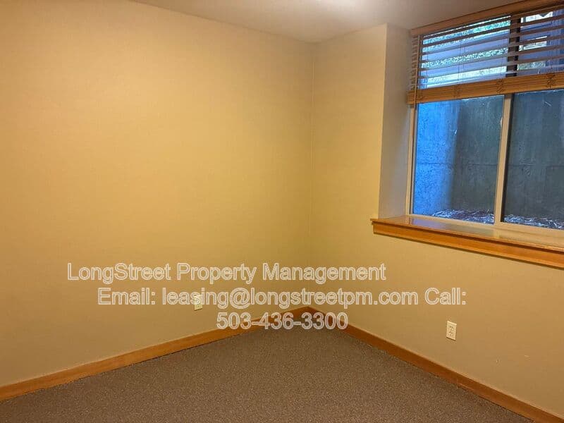 Portland Townhome: 5123 S Corbett Ave