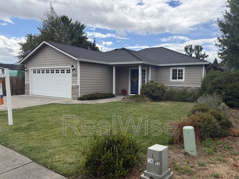 Grants Pass House: 1630 Medart Ln