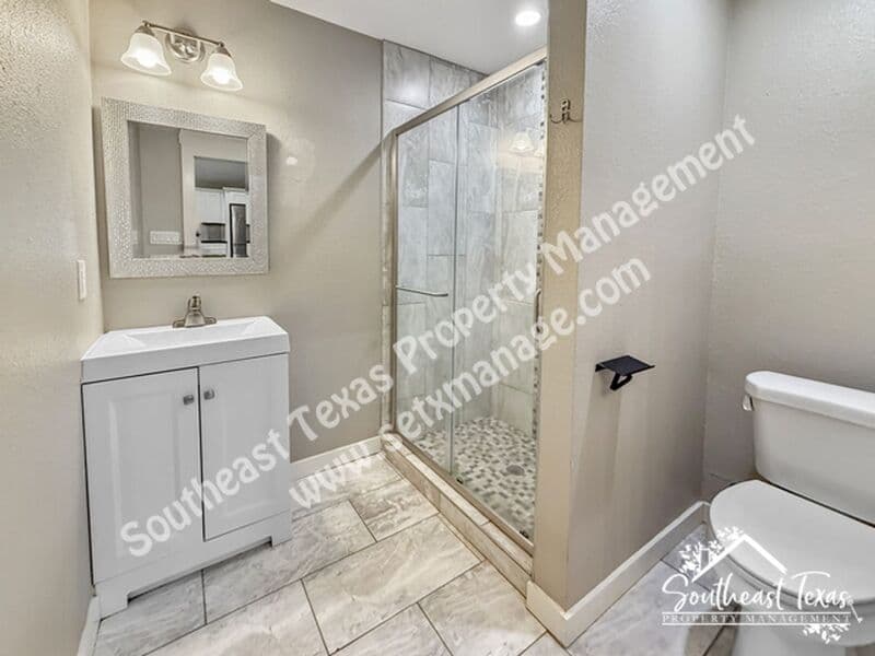 Vidor House: 990 Springdale Street