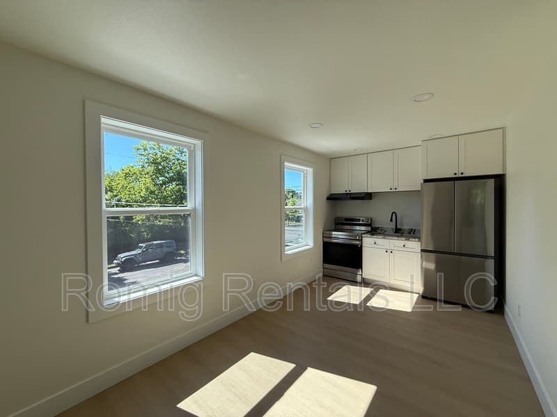 Vancouver House: 2111 E Mill Plain Blvd - A