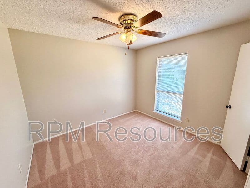 Yukon House: 105 N Eastgate Dr