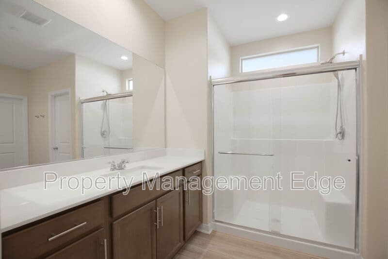 Menifee House: 29337 Chestnut St
