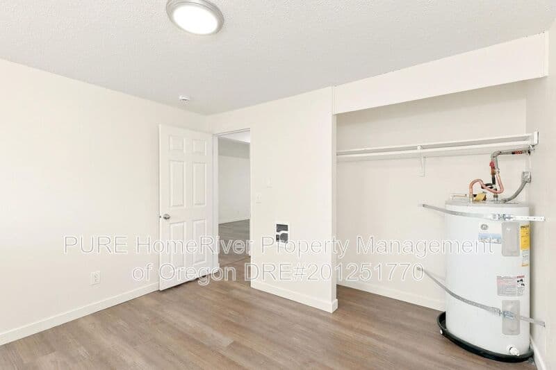 Portland Condo: 18411 E Burnside St