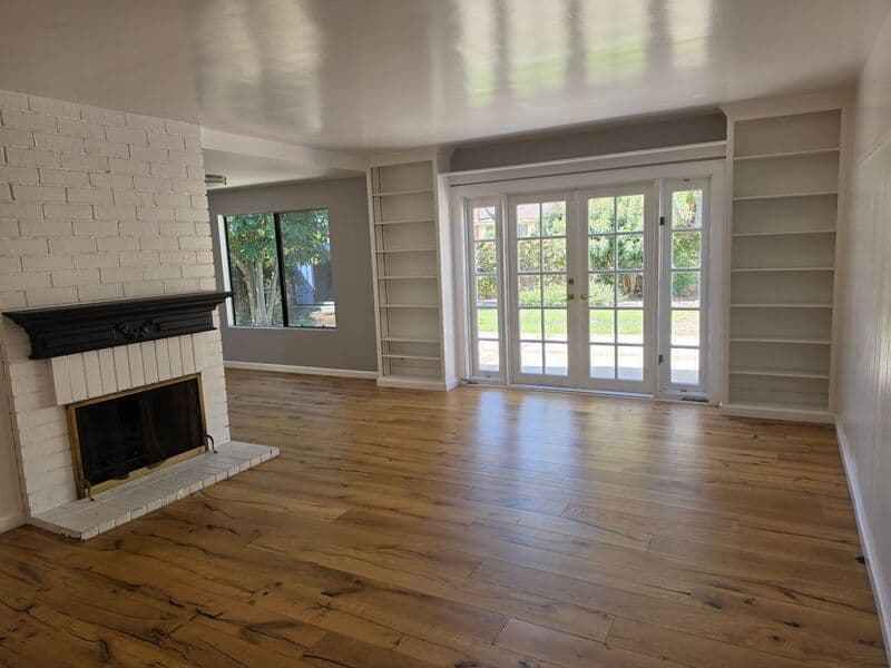 Irvine House: 25 Lucero West