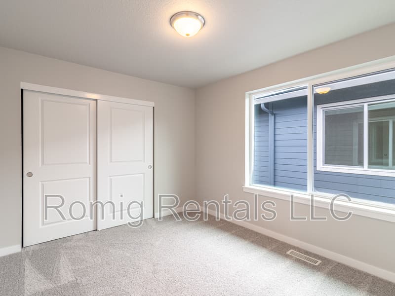 Vancouver House: 18615 Northeast 44th Avenue