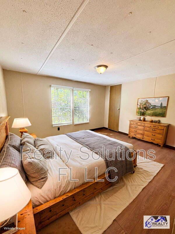 Clermont House: 15518 Lake Apopka Road