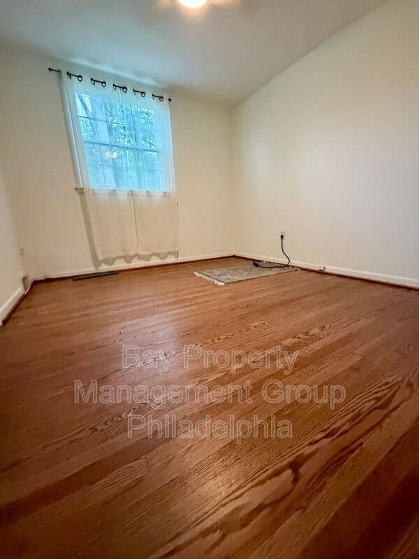 Glenside House: 300 Winding Way