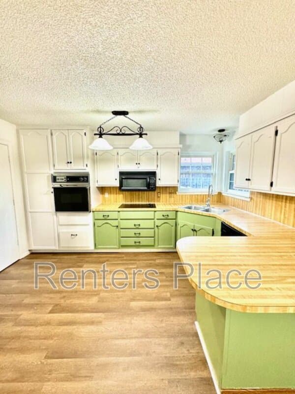 Broken Arrow House: 621 South Fir Avenue