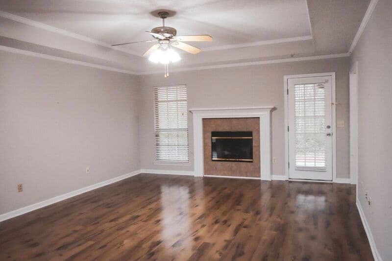 Midway House: 438 Edgewater Dr