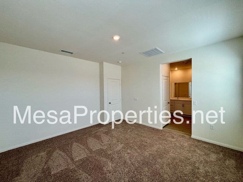 Victorville House: 10691 Sea Ace Place