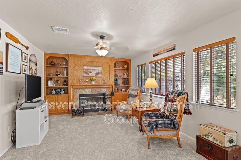 Tracy House: 2866 Valcourt Way