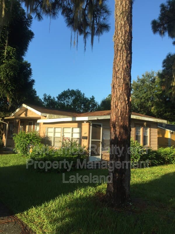 Lakeland House: 124 Bassedena Cir S