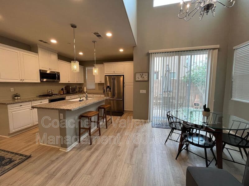 Palm Desert Condo: 321 Paseo Gusto