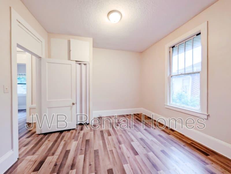 Jacksonville House: 3401 Pearl St N