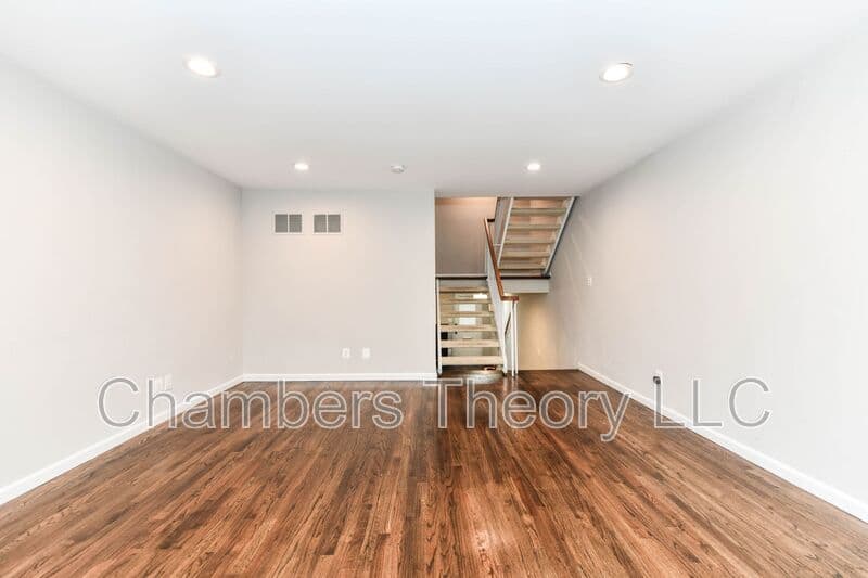 Reston House: 11475 Washington Plz W
