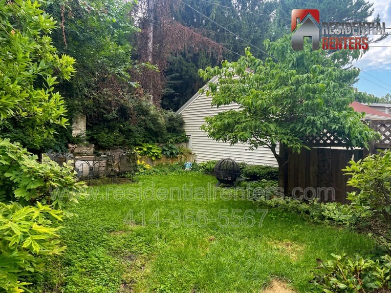 Bay View House: 2913 E Rhode Island Avenue