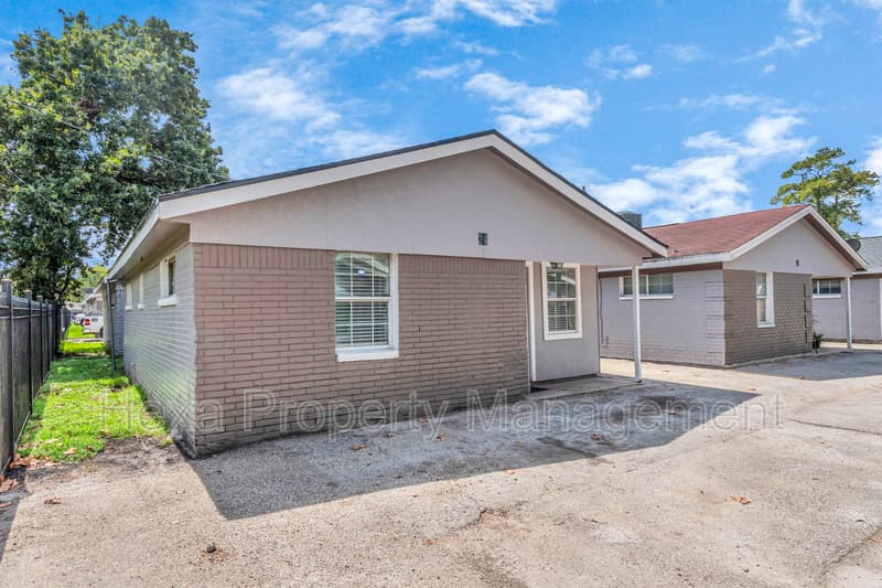 Houston Condo: 4679 Weaver Road