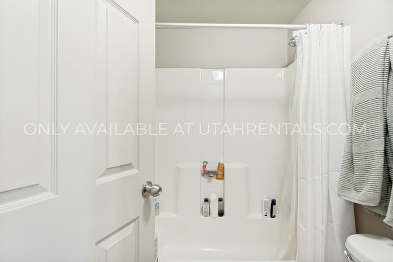 Provo House: 866 E 700 N