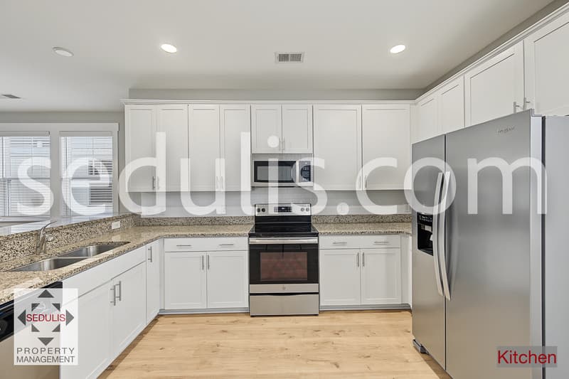 North Charleston House: 3923 Four Poles Park Drive