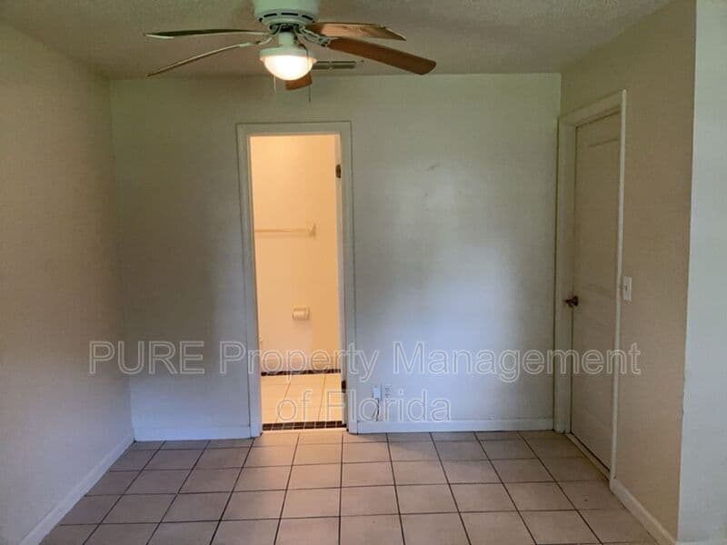Ocala House: 5714 SE 4th Street