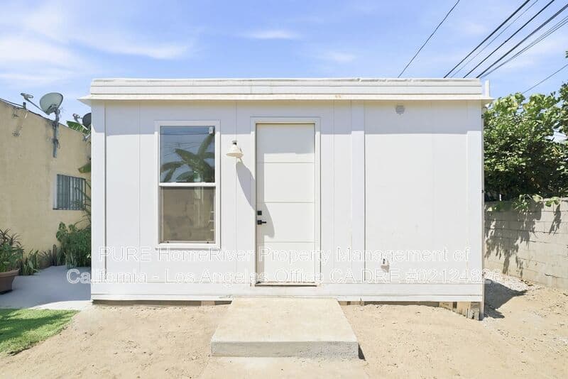 Los Angeles House: 1135 E 67th St Adu