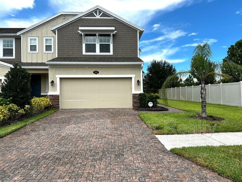 Lutz Townhome: 18814 Cornuta St