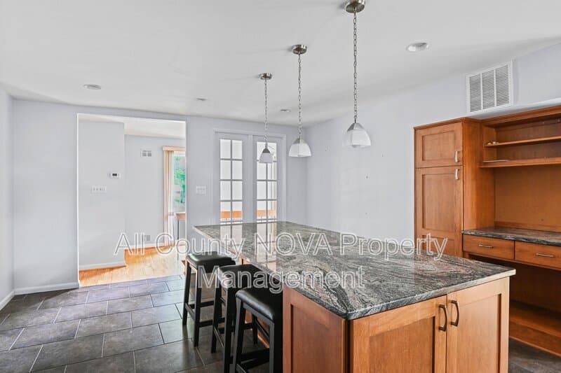 Dunn Loring House: 8108 Timber Valley Ct