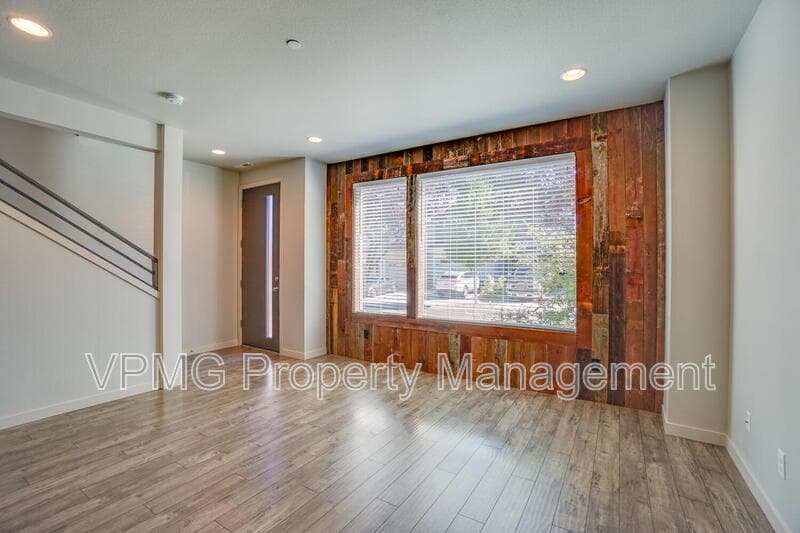 Ridgefield Townhome: 187 North 44th Place