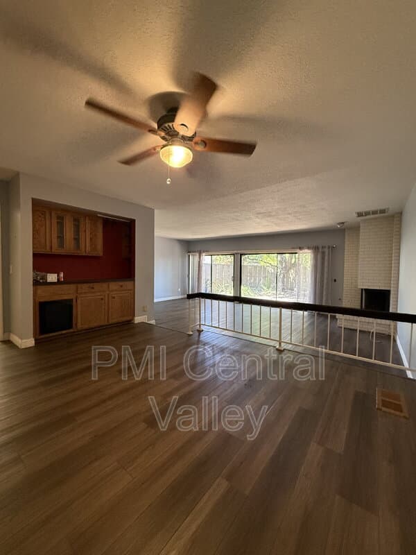 Modesto House: 1725 Edgebrook Drive