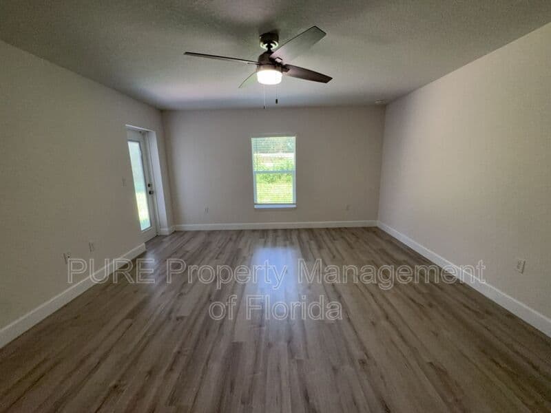 Ocala House: 11165 NW 7th Street