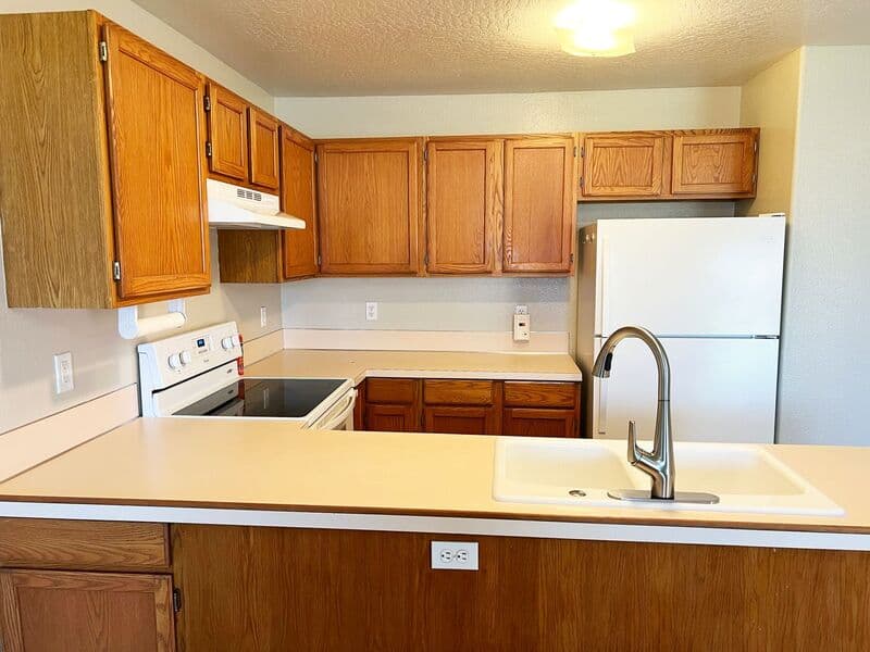 Springfield Townhome: 782 North Cloverleaf Loop